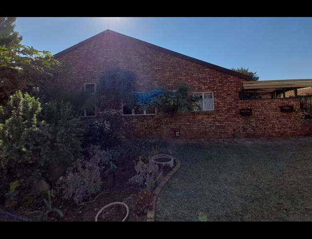 2 BEDROOM TOWNHOUSE FOR SALE IN CLARINA